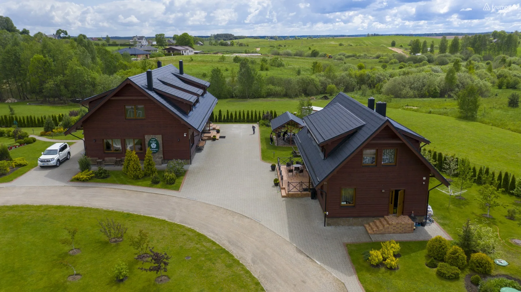 Didysis namas su židiniu prie ežero