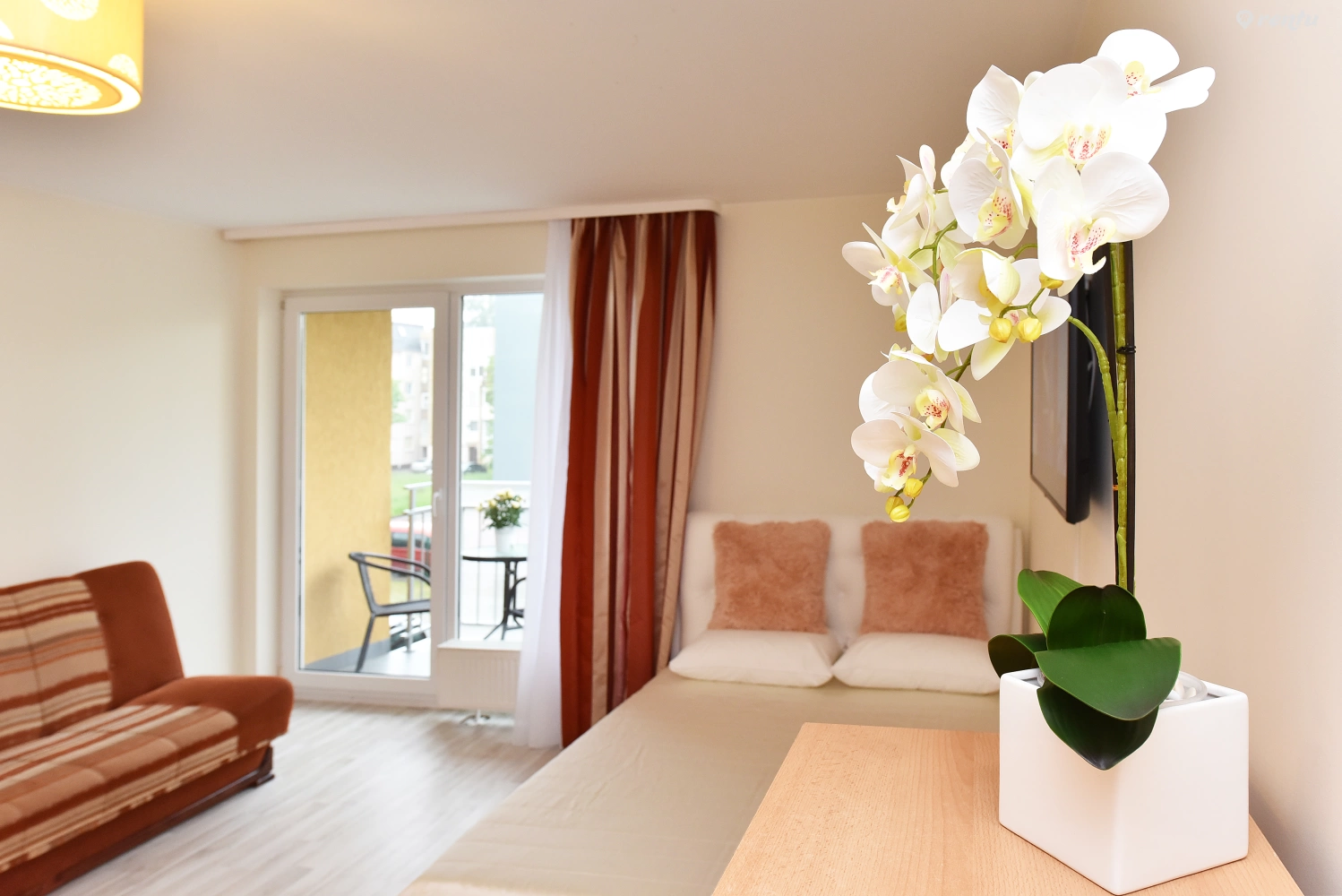 Šviesus ir jaukus vieno kambario butas su balkonu