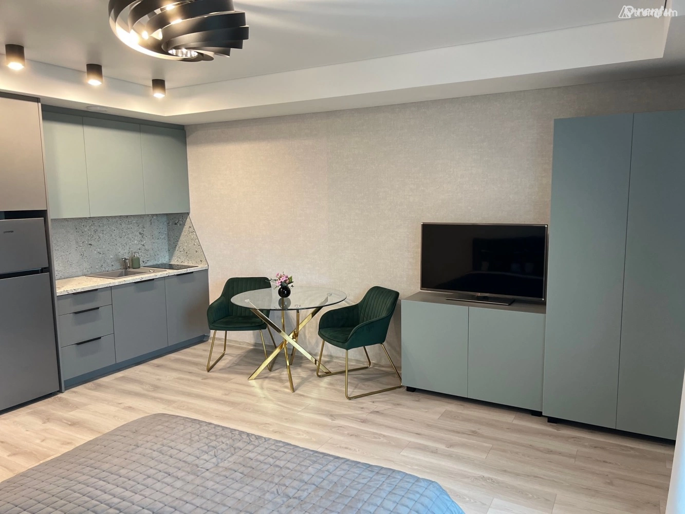 Studio apartment with balcony and parking