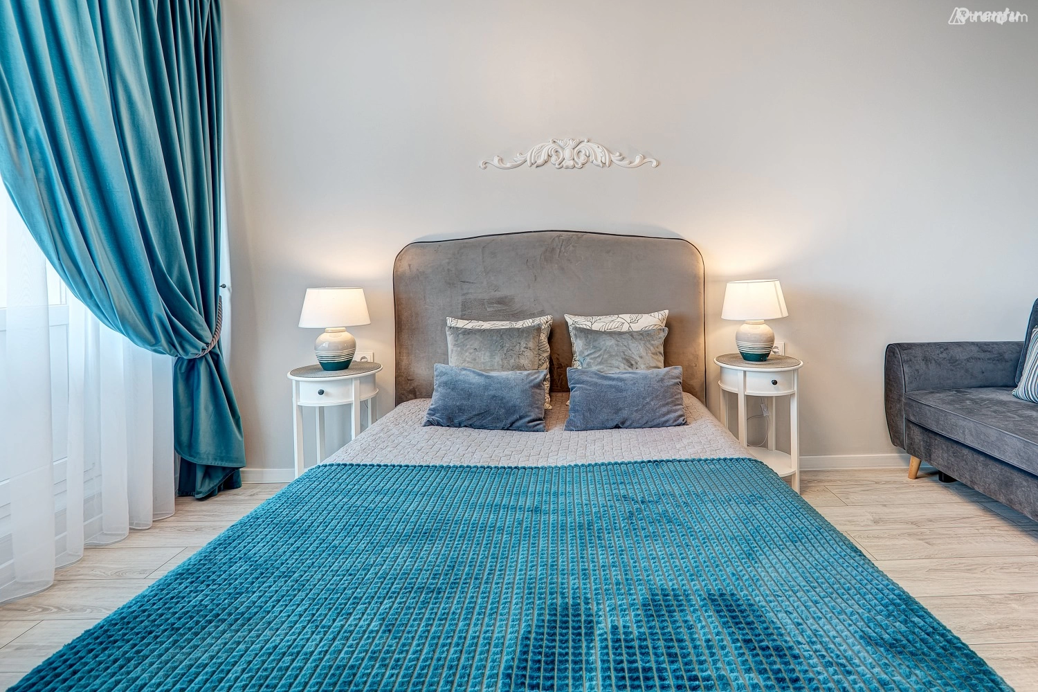 Deco apartment with city view