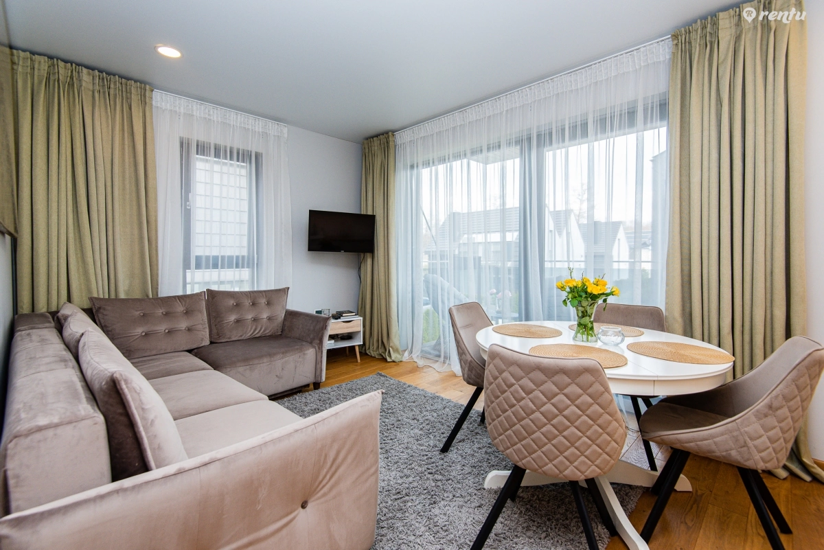 Palanga „Gintarinė KOPA” с балконом и видом на сад