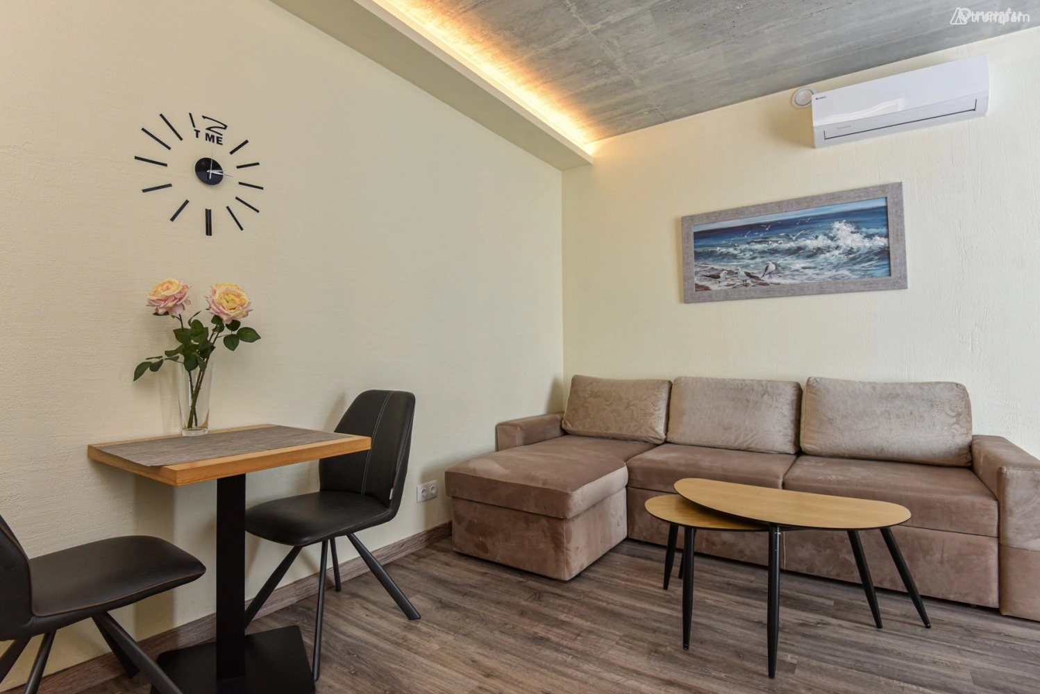 Apartment with a large balcony on the 7th floor