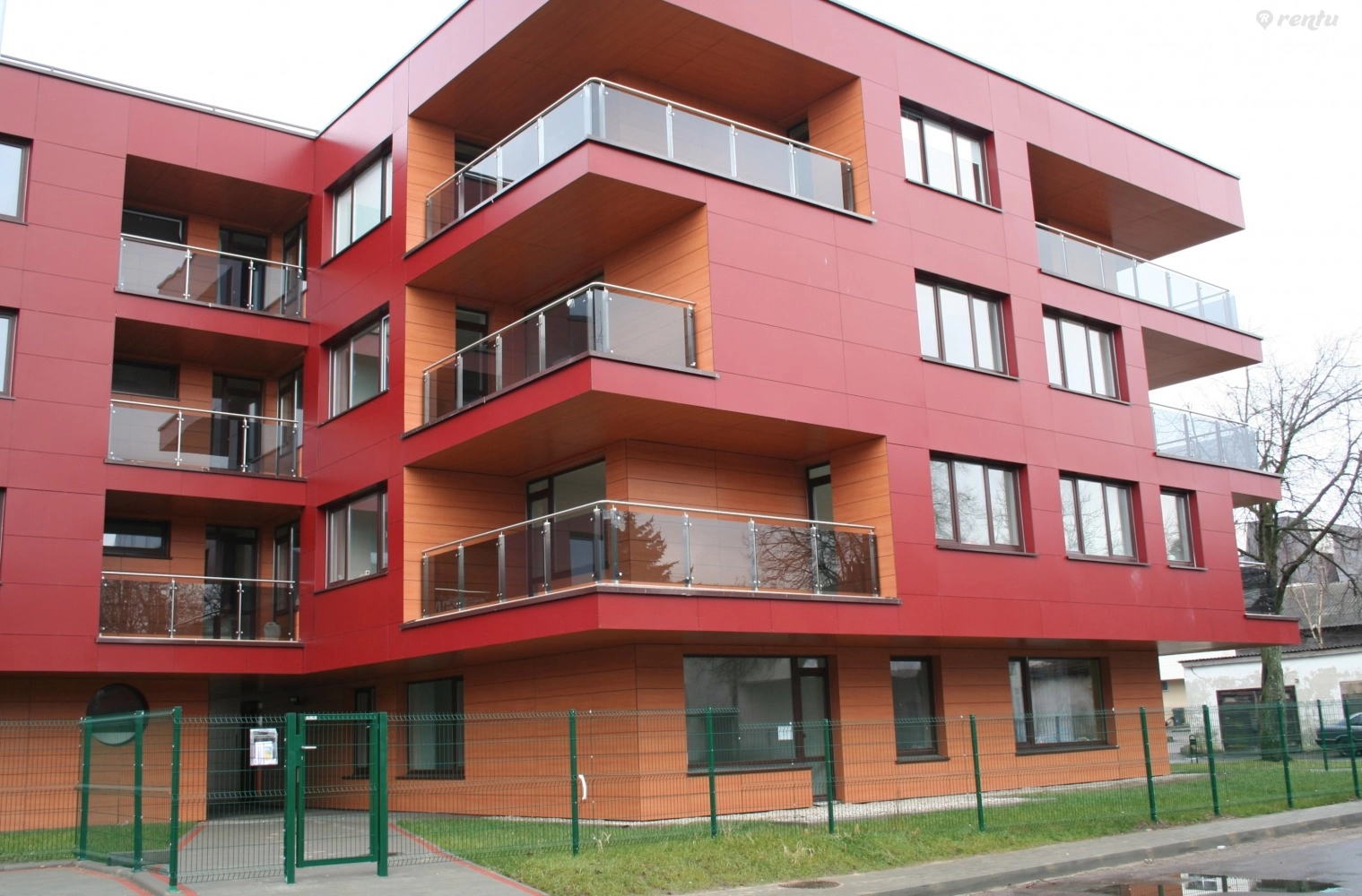 Two roomed flat with cosy balcony