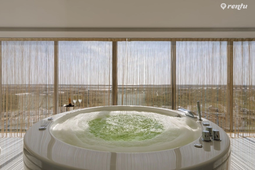 Grand Supreme - Apartamentas su jacuzzi ir panorama