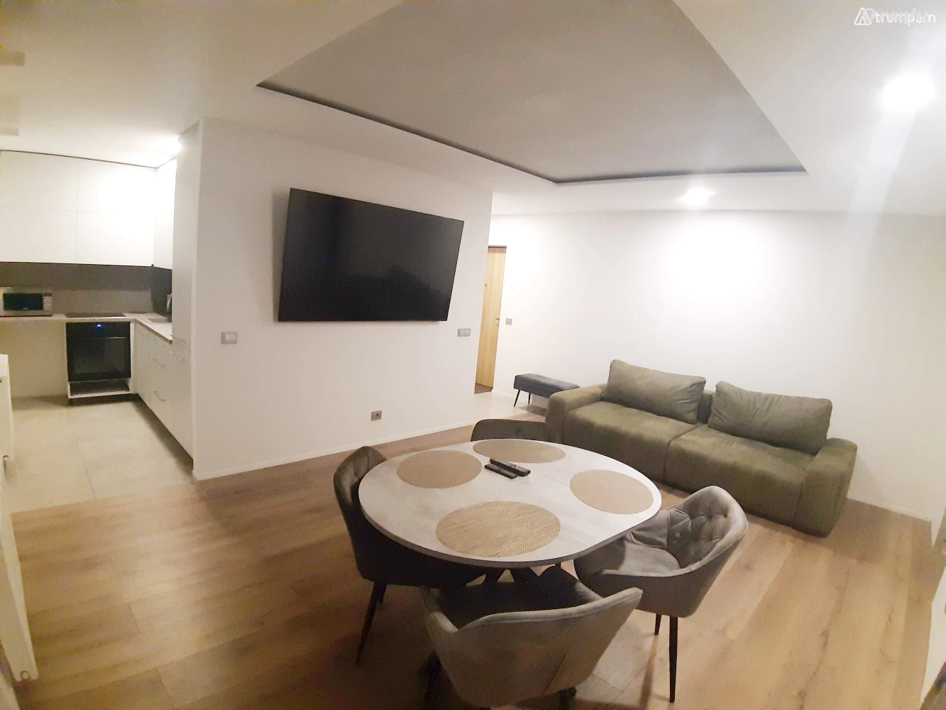 Kвартира около " Akropolis "