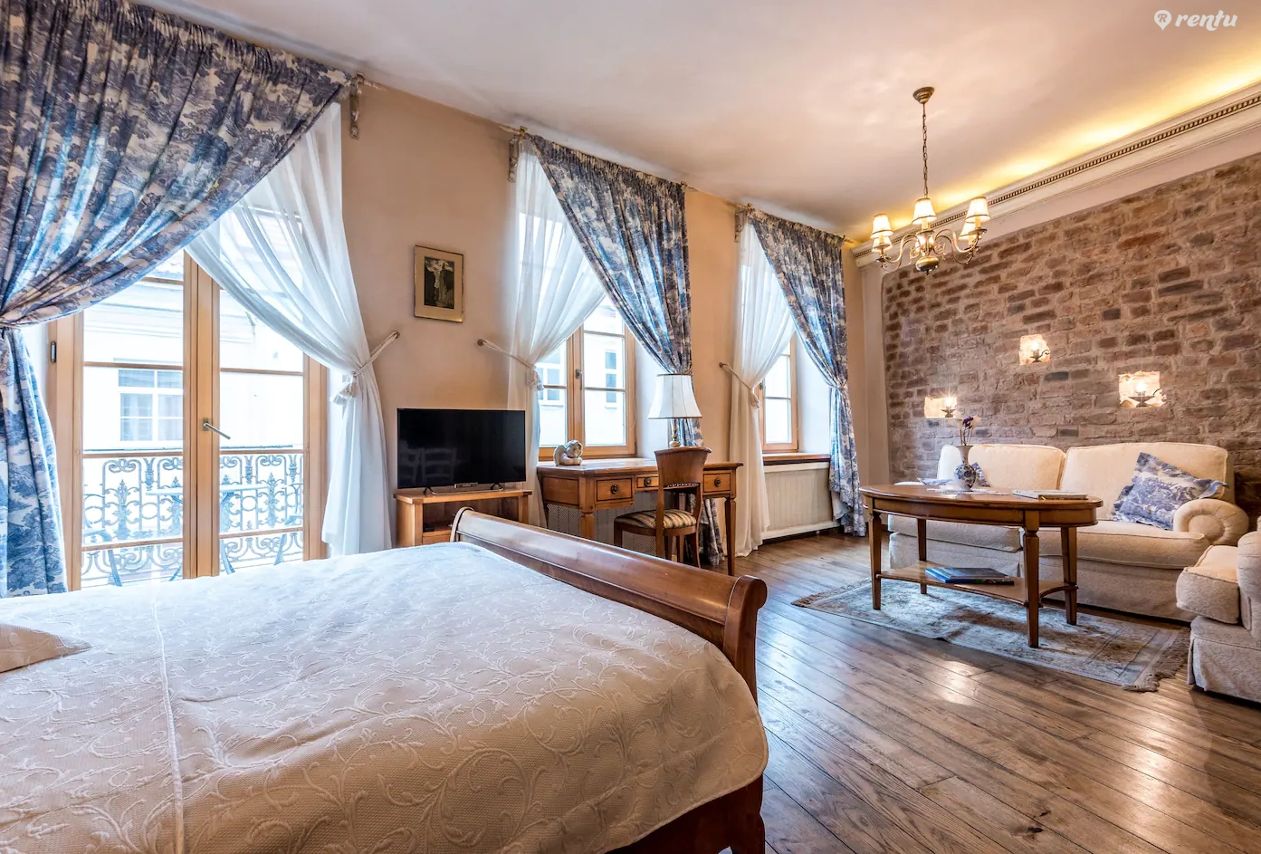 Studio apartment with a balcony to Gediminas Castle