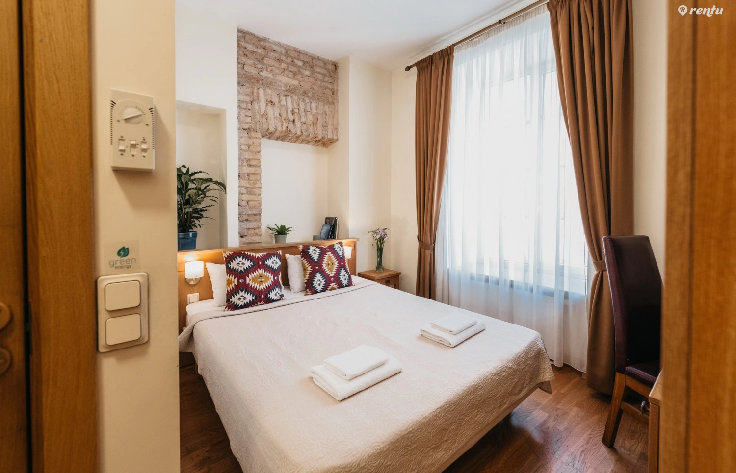 Central apartments located steps away from the Cathedral