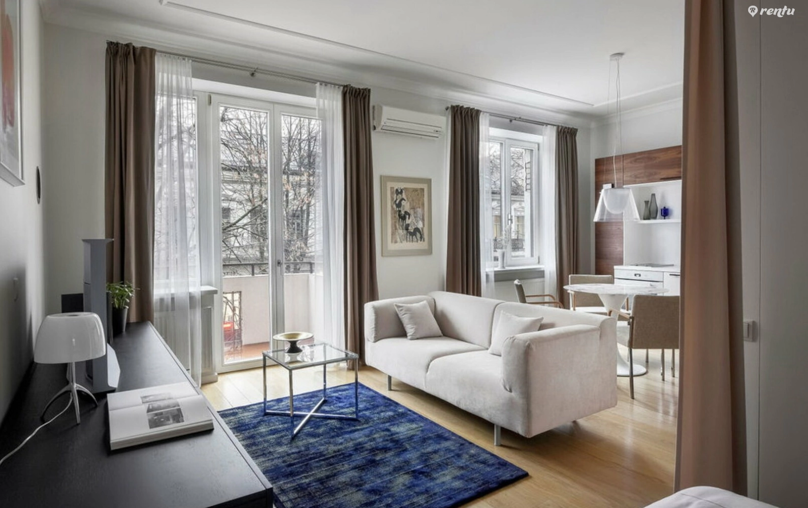 DESIGN Studio Apartment with Balcony - D16