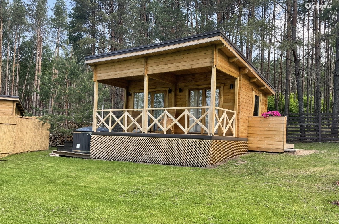 Домик для двоих на берегу озера