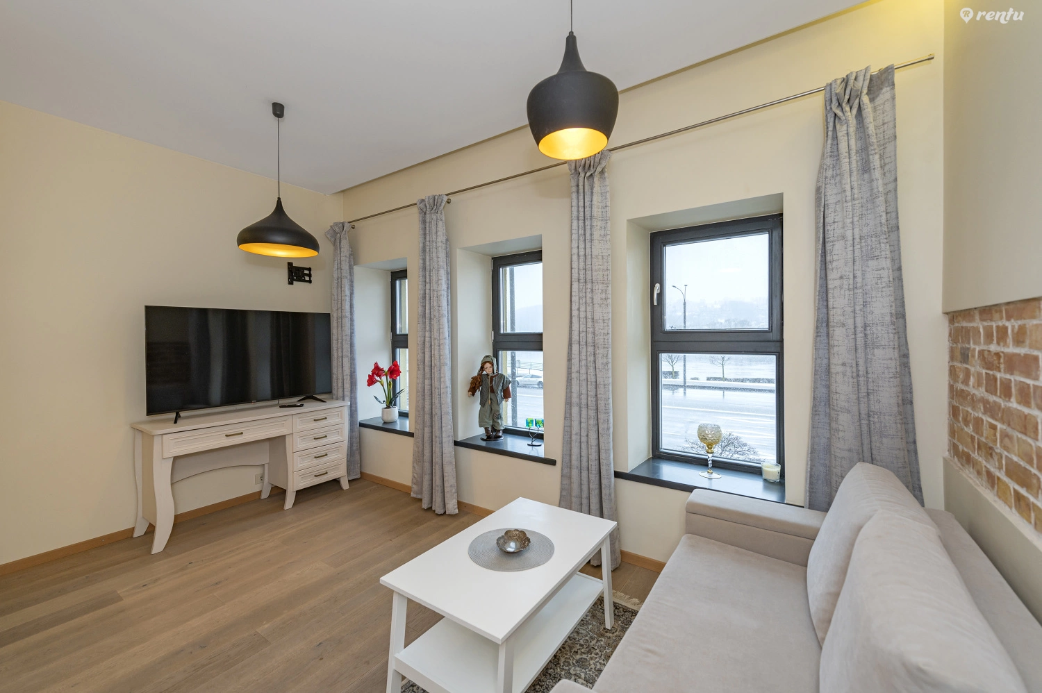 Deluxe river view apartment by Polo Apartments