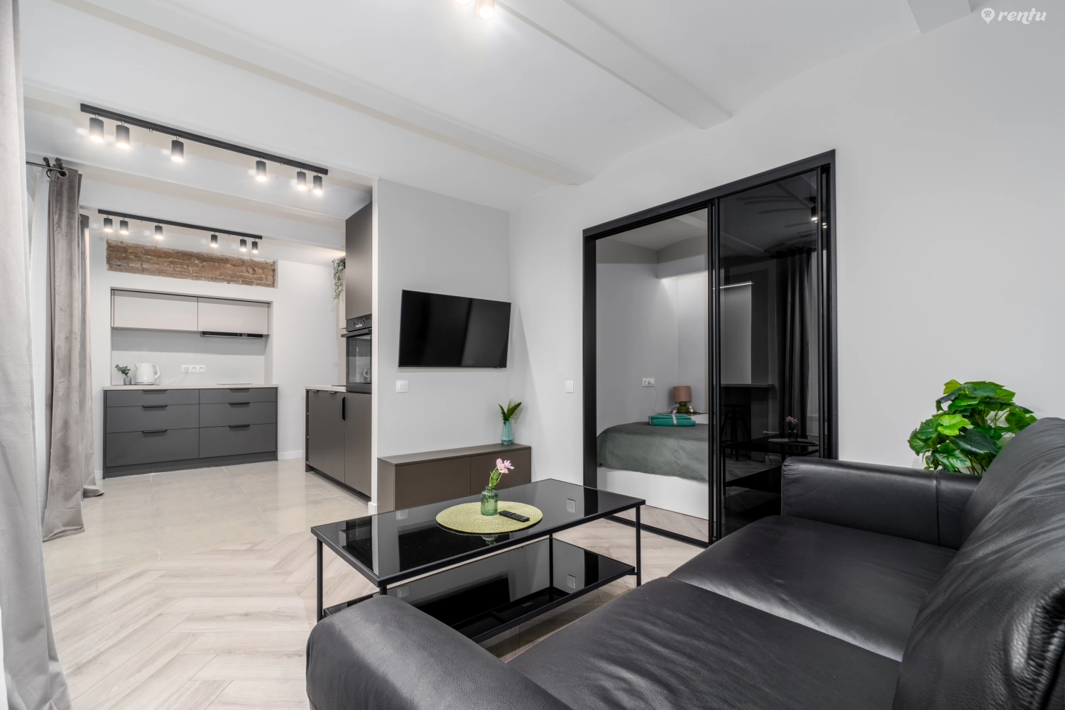 Old town apartment with jacuzzi