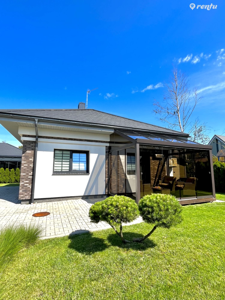 Дом для отдыха у моря с замечательной раздвижной террасой