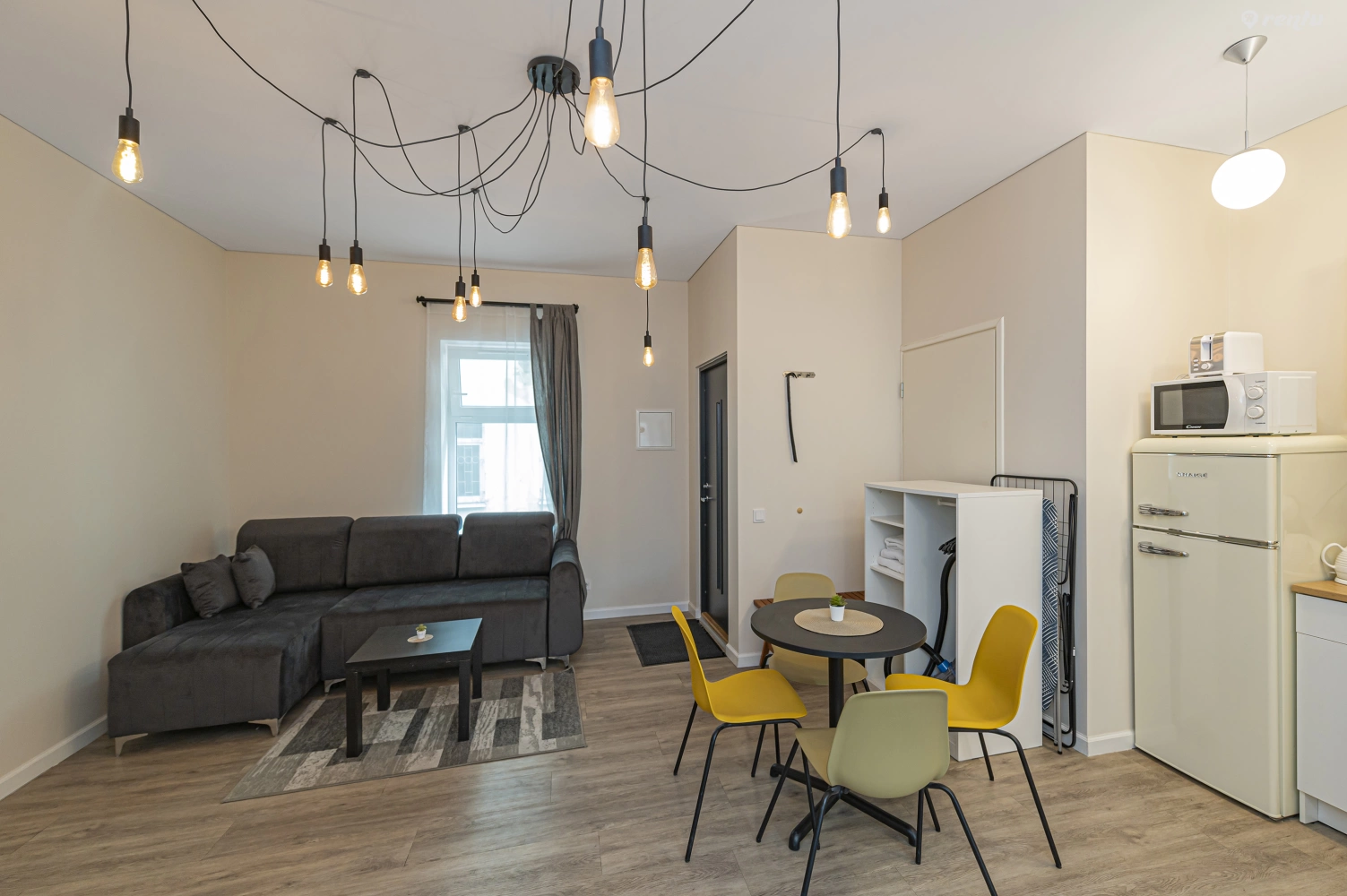 Downtown delight studio apartment by Polo apartments