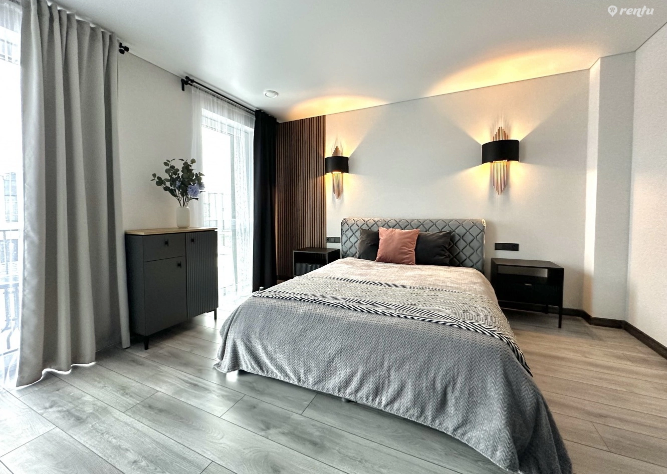 Stylish apartment with balcony & parking