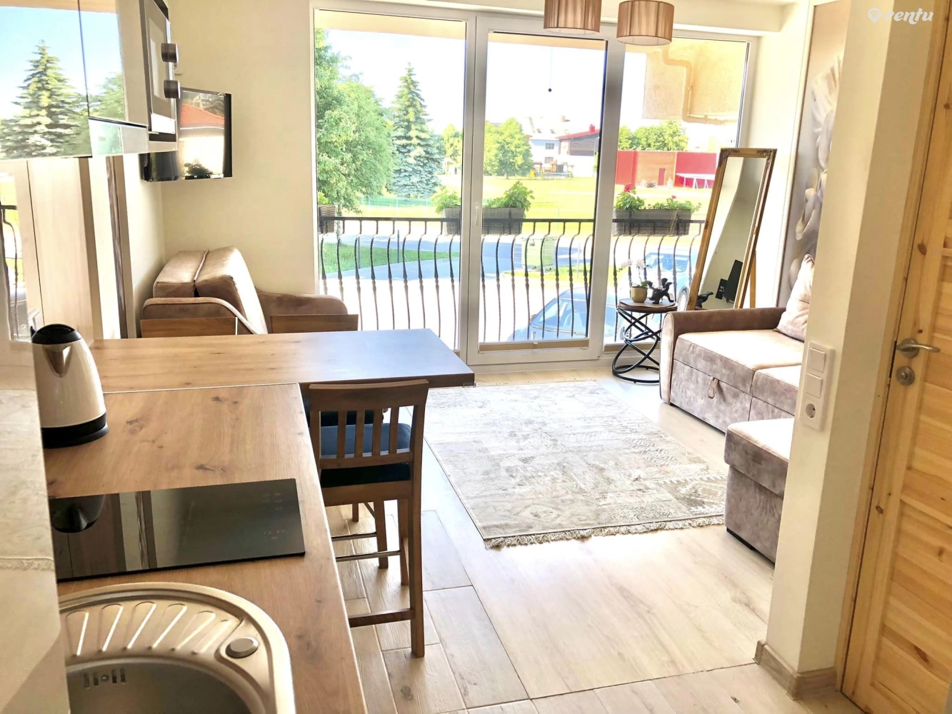 Апартаметнт студия с французским балконом