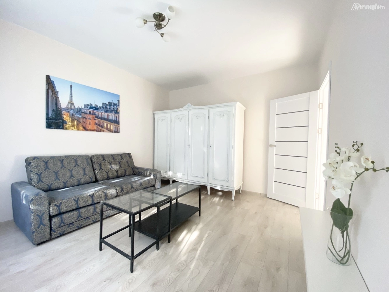 Two roomed flat for short term stays