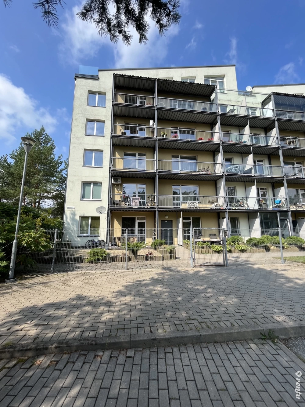 2-ROOM APARTMENT WITH UNDERGROUND PARKING AND STORAGE