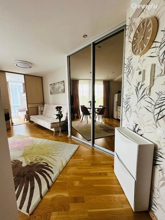 Elija's Sunrise Apartment