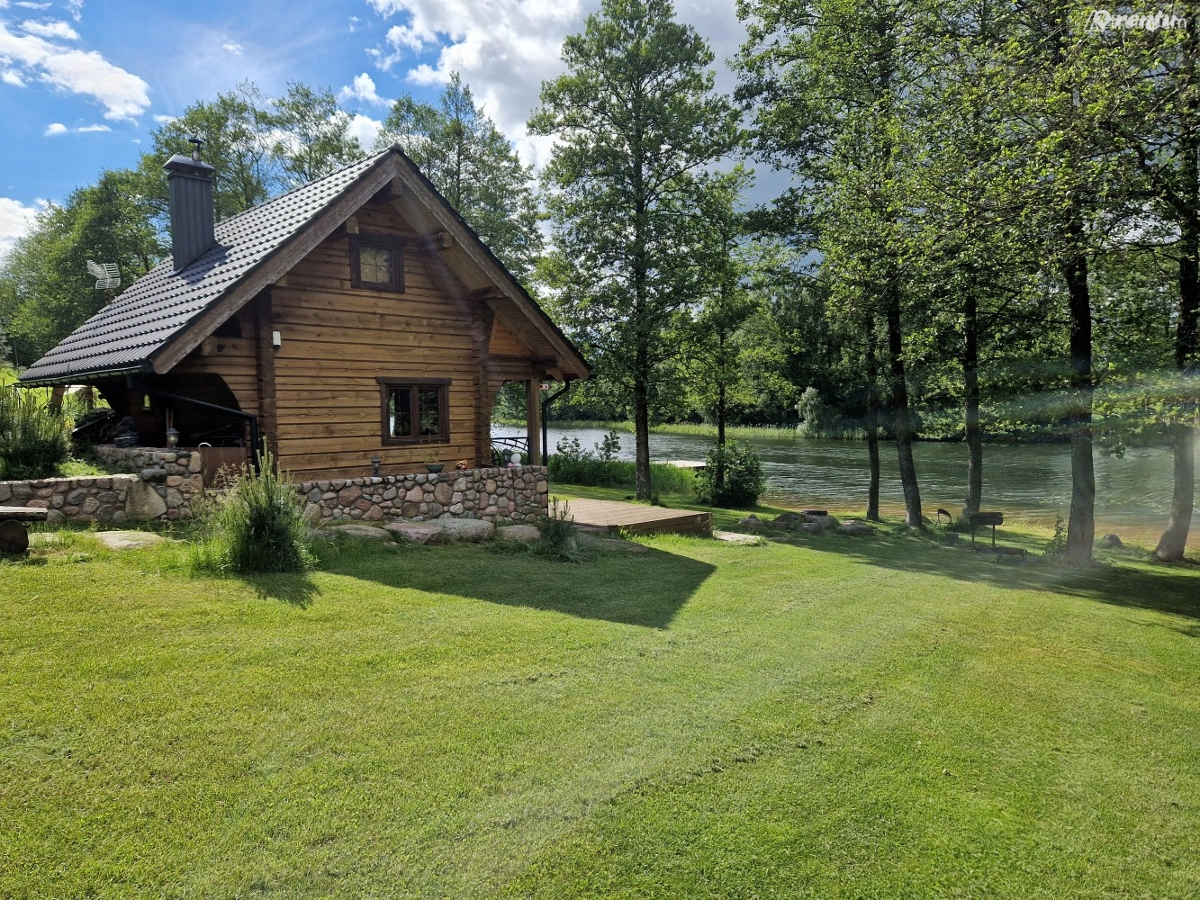 Дом с баней в Тракайском районе у берега озера