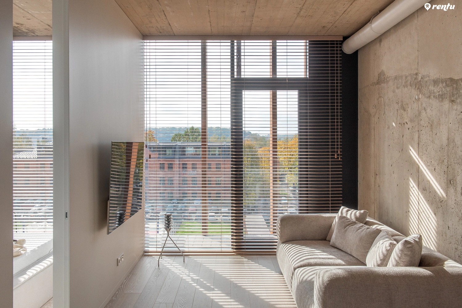 Authentic 1 BD Apartment by Hostlovers