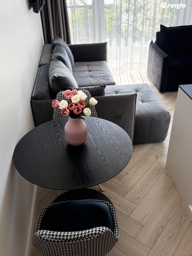 Keturvietis butas su terasa