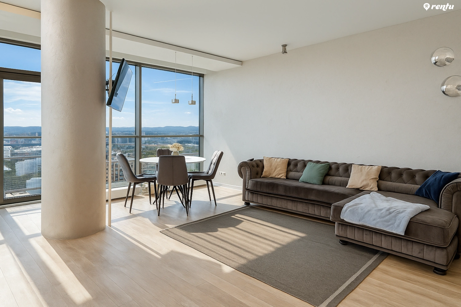 Jaukus butas su miesto panorama centre Helios