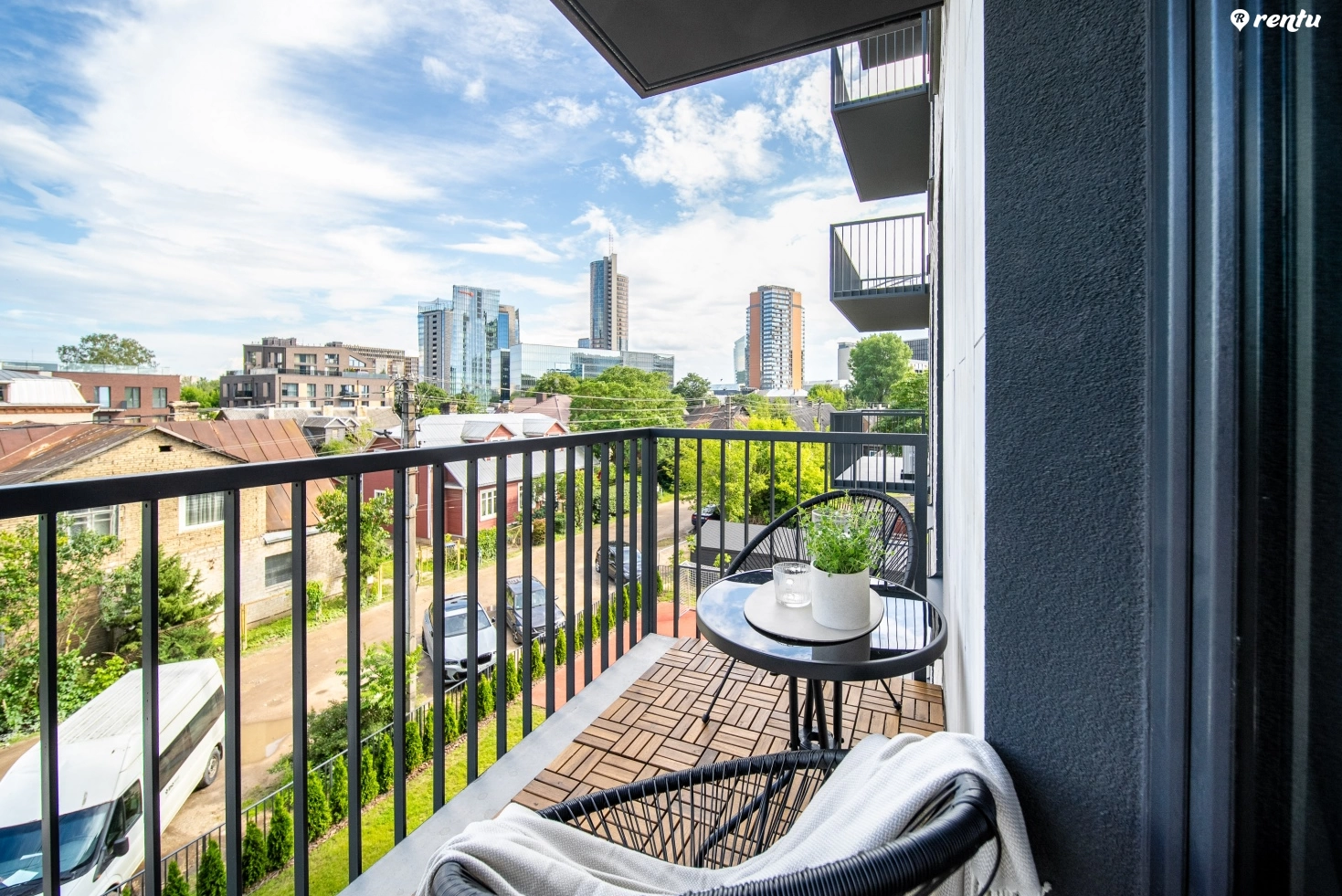 Апартаменты с видом на небоскрёбы – Центр Вильнюса