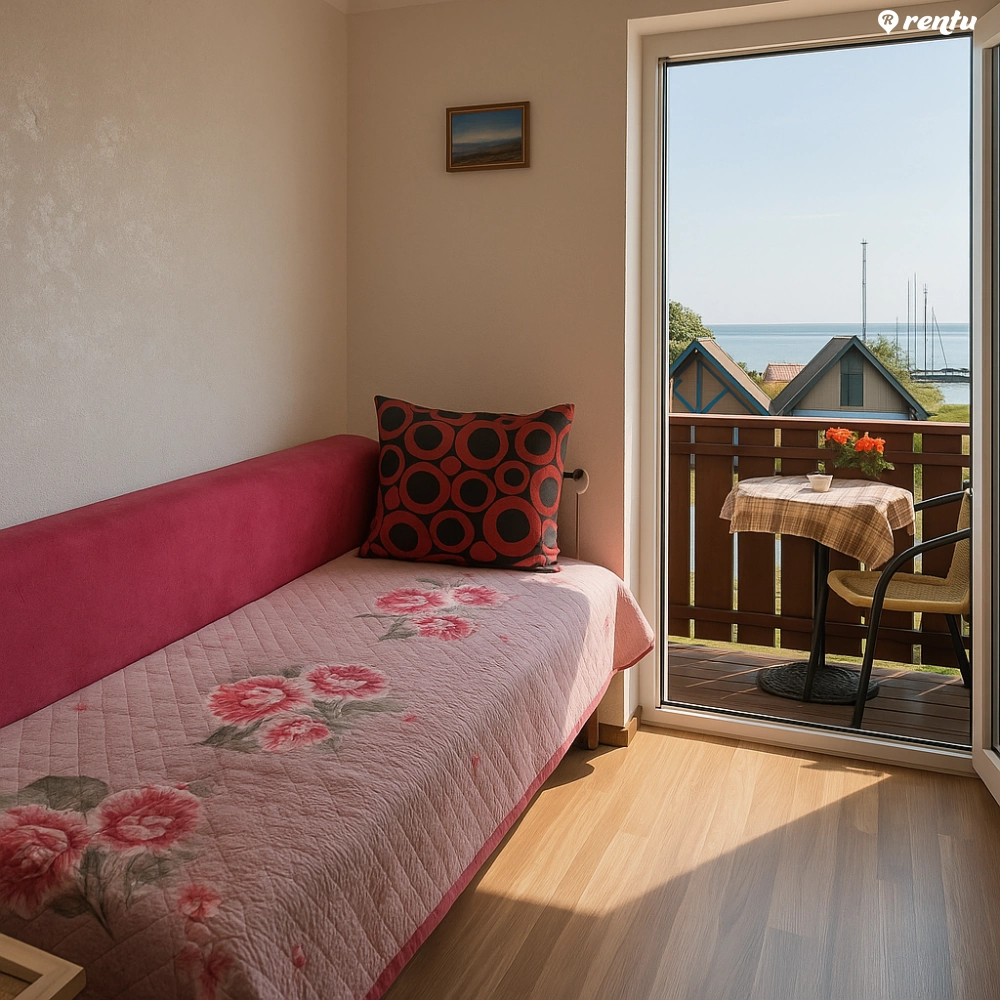 Cheap room with balcony and lagoon views