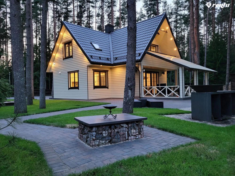 Уютная вилла « Плокштине » на берегу озера Платели