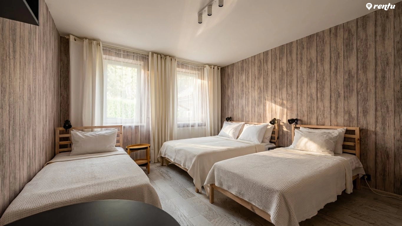 Kambarys visai šeimai ( 2 suaugę ir 2 vaikai )