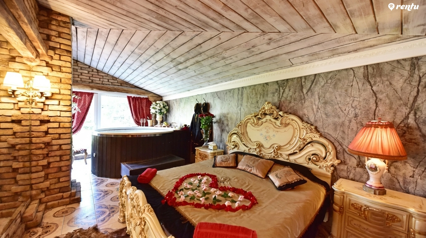 Boutique apartment in Kaunas with sauna and jacuzzi