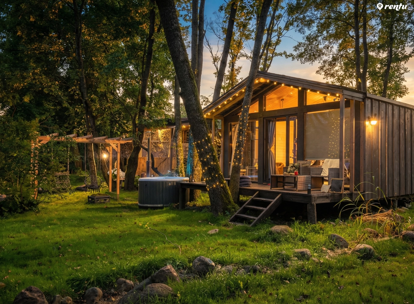 Дом у реки возле старой мельницы