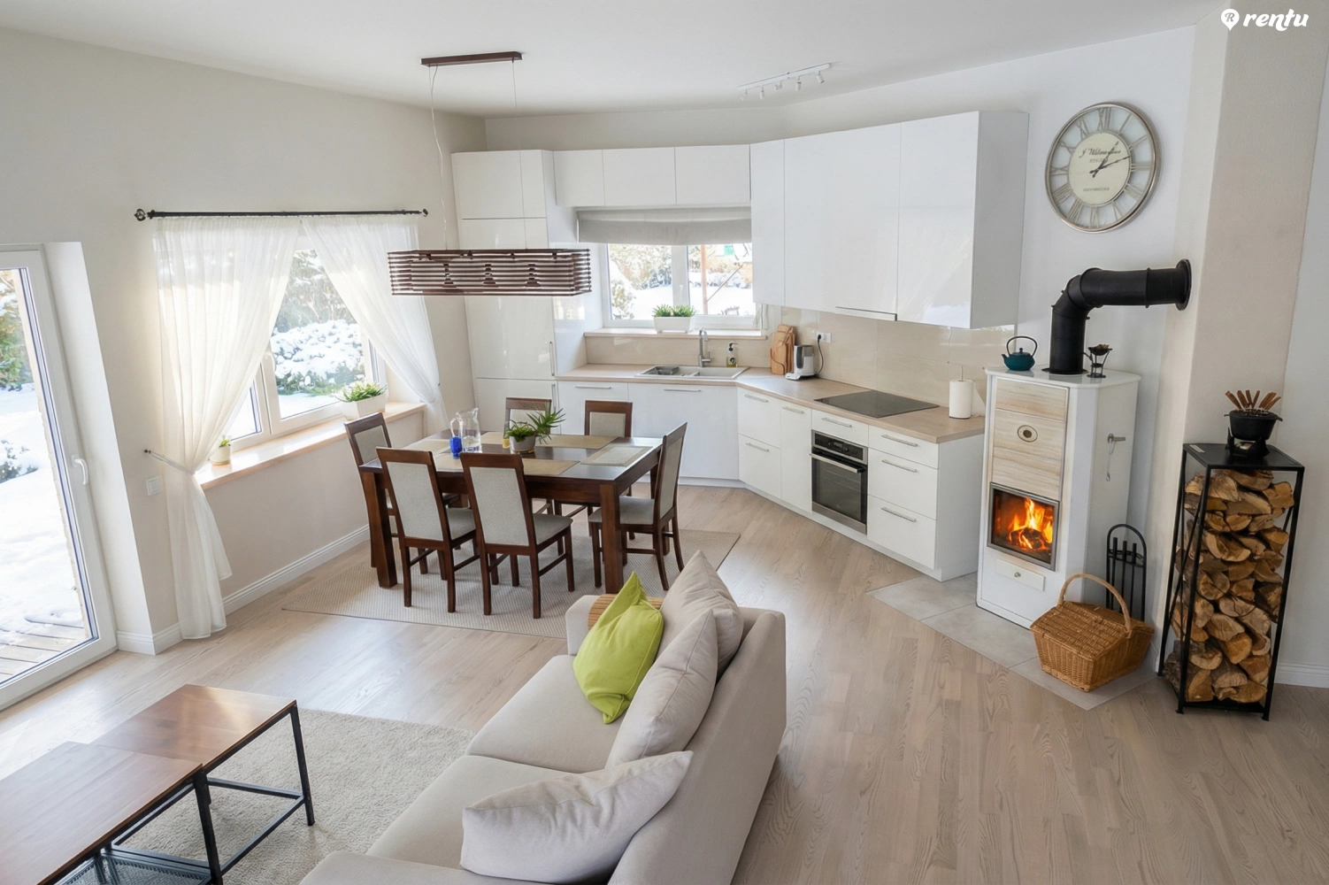 Šiaudinis namas prie Neries Upės