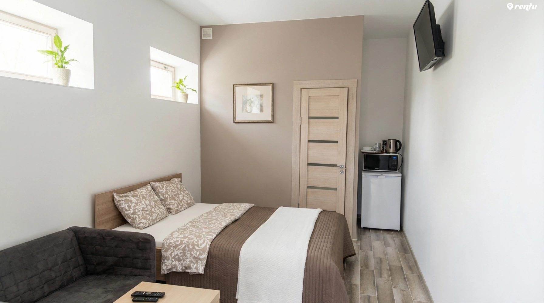 Tiny apartment with terrace and private entrance (1)