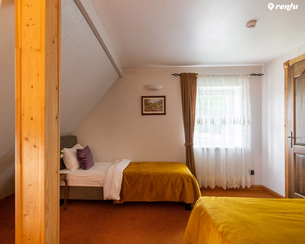 Komfortiškas trivietis kambarys su ežero panorama