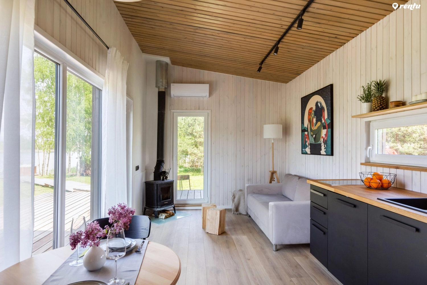 Pineplace – Romantic Lakefront Cabin Retreat