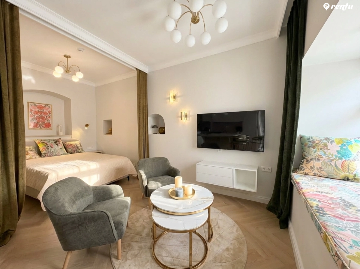 Stylish New Apartment with Private Courtyard