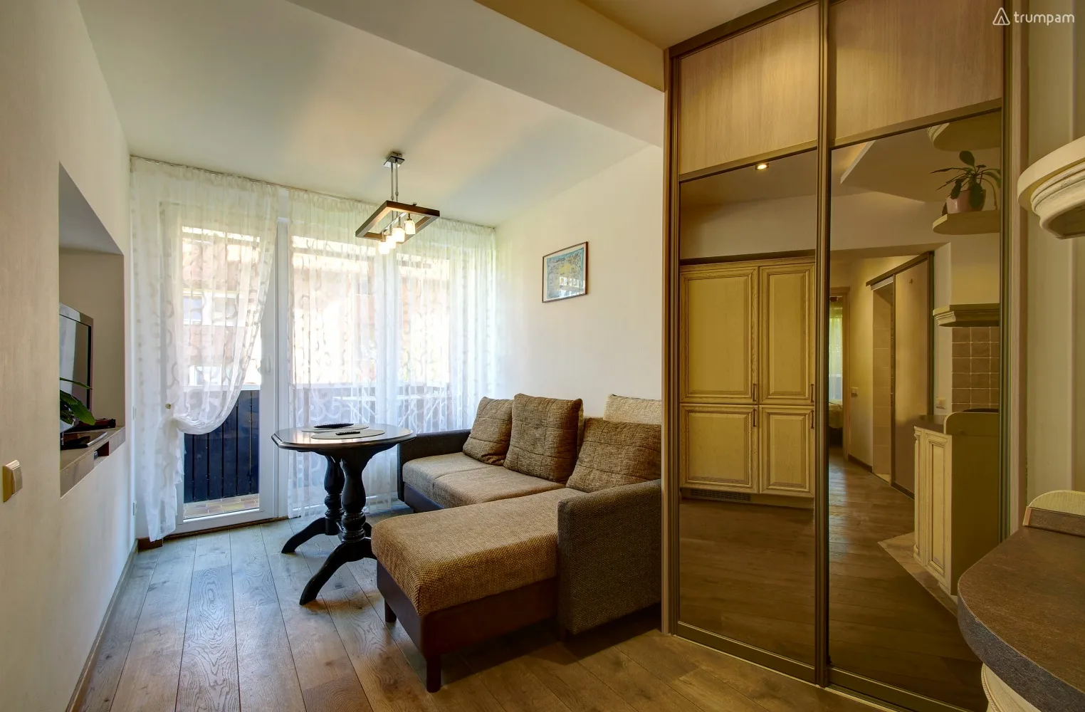 Тёплая и неповторимая квартира с балконом ниде