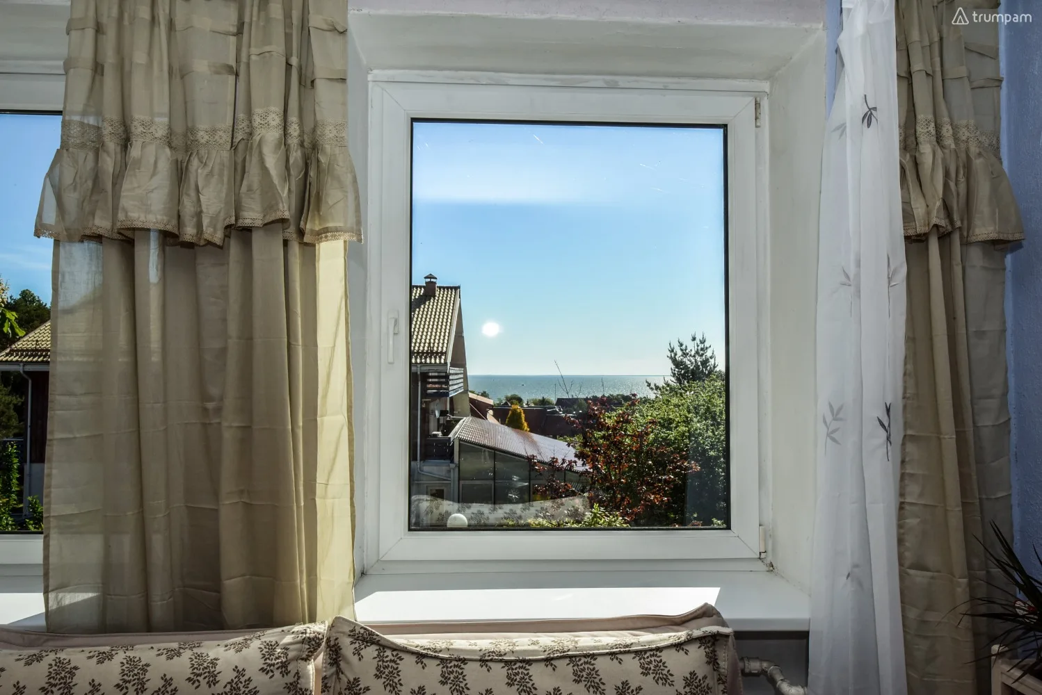 Vieno kambario butas prie švyturio