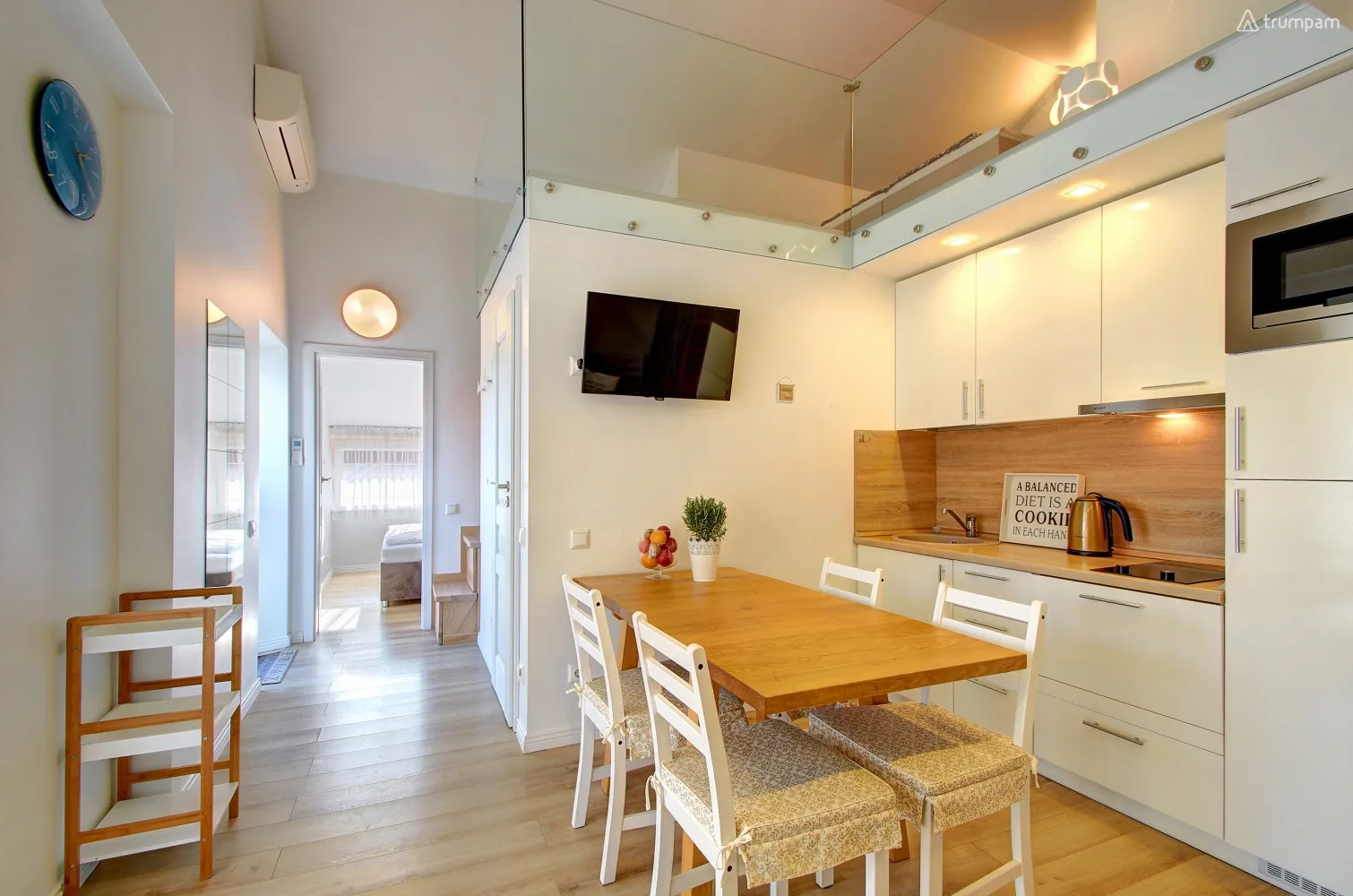 Loftas Nidos centre su vaizdu į senamiestį